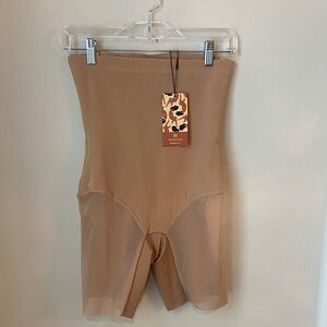 NWT Honeylove SuperPower High-Waist Sculpting Shorts Nude Beige Size M